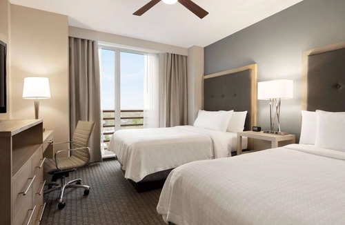 Spruce Hill Hotel | Family Friendly UPenn Proximity: Free Breakfast & Comfy Suites with Full Kitchen