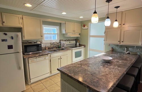 Garden City Cottage | Family-friendly Cottage minutes from the beach. Dogs welcomed- additional fee.