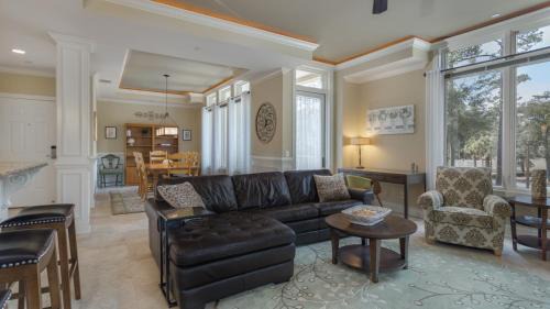 Folly Field Villa | Family Getaway, Walk to Beach, Balcony