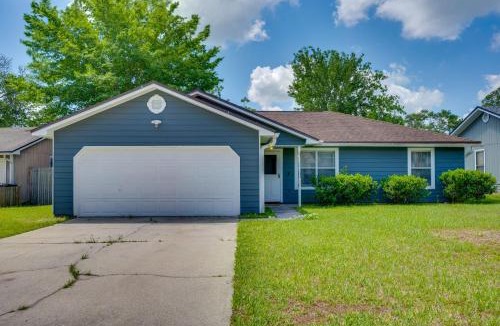 Doctors Inlet House | Family Getaway w/Fenced Yard in Orange Park!