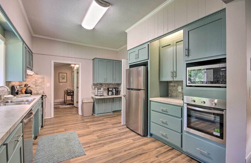 Lexington Cottage | Family Home w/Fire Pit, 2 Mi to Lake Access