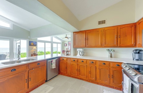 Tavares House | Family Home w/Stunning Water Views in Tavares!
