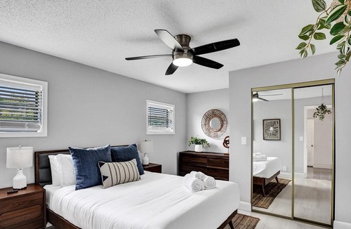 Sandalfoot Cove House | Family Home with Pool & BBQ in Pompano