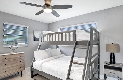 Sandalfoot Cove House | Family Home with Pool & BBQ in Pompano