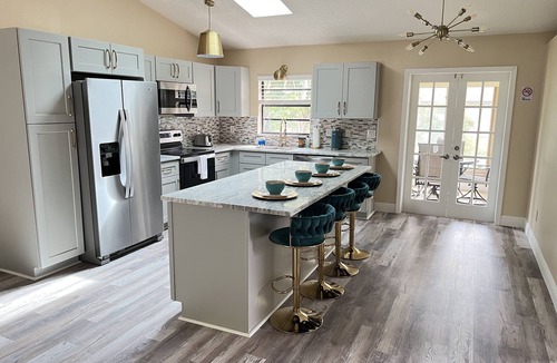 Coquina Key House | Family in style Island Living 10 minutes from beach and Pier