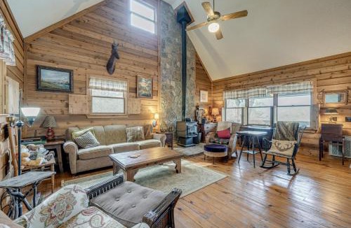 Hiawassee House | Family Lake Days! Mtn-View Cabin in Hiawassee