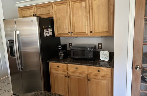 Fish Hawk House | Family Nook, cozy family vacation spot: large pool, close to Disney and beaches