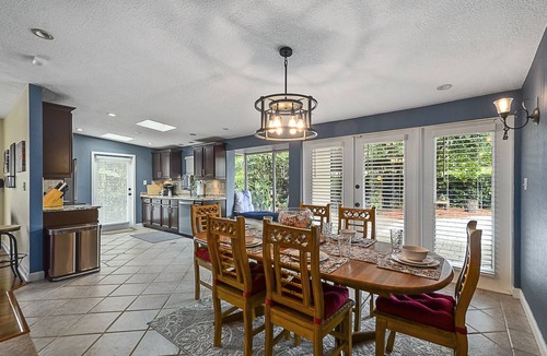 Lake Underhill House | Family & Pet Friendly (*additional pet fee applies), Charming Orlando Home!