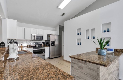 Thousand Oaks Villa | Family Pool Villa - Game Room – 11mi to Disney