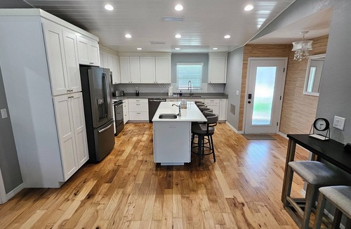 Ridge Wood Heights House | Family Poolside Paradise on Quiet Cul-de-Sac 4.7 Miles from Siesta Key Beach