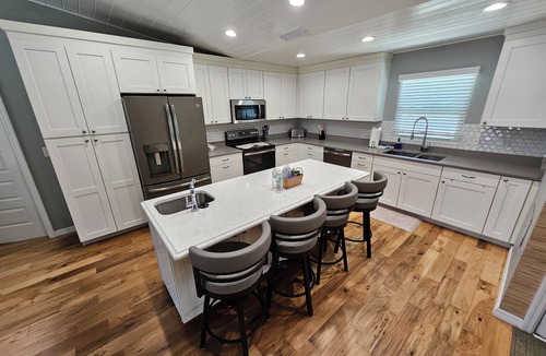 Ridge Wood Heights House | Family Poolside Paradise on Quiet Cul-de-Sac 4.7 Miles from Siesta Key Beach