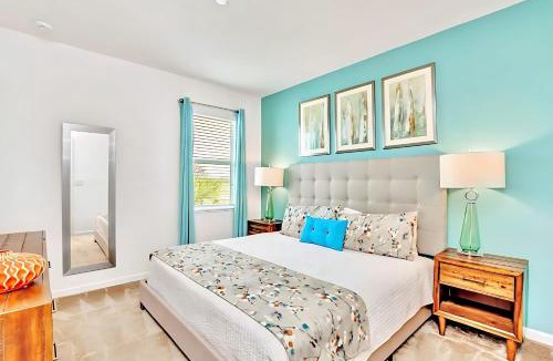 Kissimmee House | Family Resort - 6BR Mansion - Private Pool, Home Theater, BBQ and More