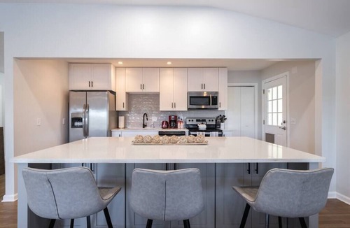 Snellville House | *Family Retreat w/Lake FRONT View (4bdr)