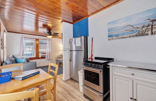 Independence Square Cottage | Family Reunion Sleeps 30 people