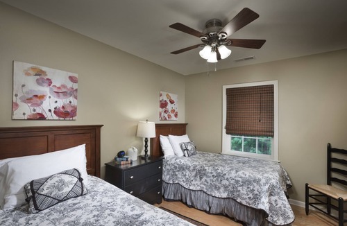 Asheville Cabin | Family Reunion & Group Getaways! 4-Cottage Retreat, Hot Tubs/Fire Pit/Fireplaces