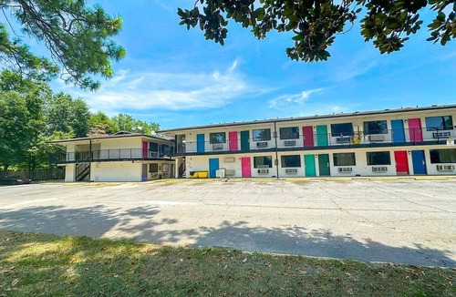 Albany Apartment | Family room with 2 Double Beds