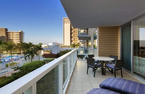Marco Island Villa | Family-sized 3 bedroom, 3 bathroom villa, poolside view, high floor. Sleeps 10!