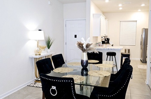 OakLeaf Plantation House | Family-sized townhome, mins from wedding venue & shopping @ Oakleaf Town Center