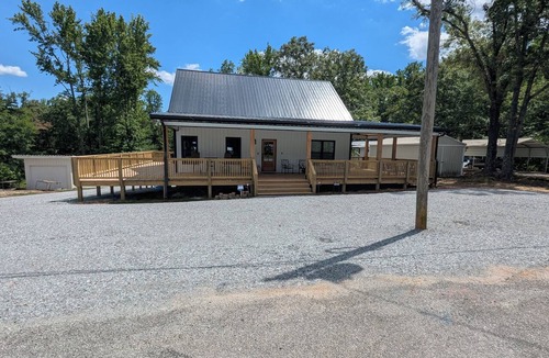 Springville House | Family Traditions: Brand-New 4BR Kentucky Lakehouse w/Massive Deck & Fireplace