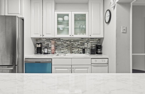 Croissant Park House | Family Vacation Gem: 5 Min to Airport, 15 to Beach
