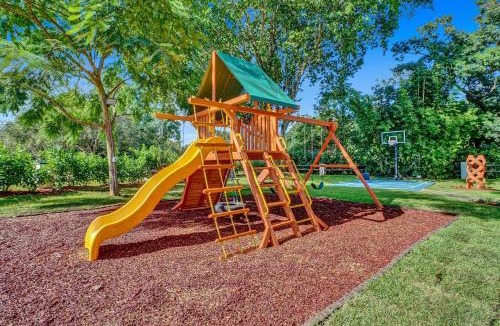 Davie Villa | Family villa w heated pool gameroom fire pit
