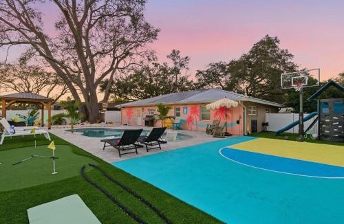 Seminole House | Family villa w pool cornhole & putting green