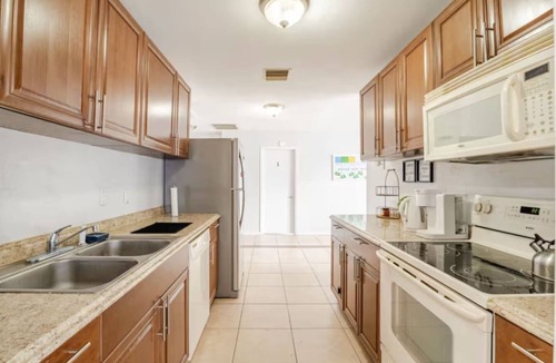 East Ocean Ave House | Family & Wellness Blessing Sleeps 12 Beaches