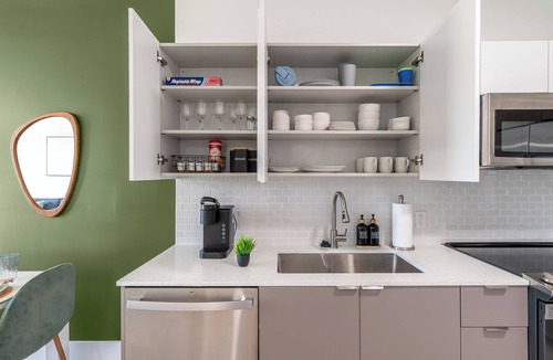 Hallandale Beach Apartment | Fantastic 2/2 Apt in Hallandale Beach with WiFi, AC