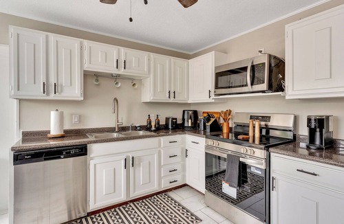 Collegedale Apartment | Fantastic 3-bedroom apartment with AC in welcoming Collegedale