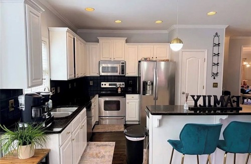 Lawrenceville House | Fantastic 5-bedroom house in charming Lawrenceville with AC