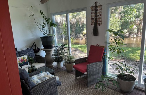 Palm River Estates Bed & Breakfast | Fantastic bed & breakfast with AC in Naples