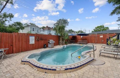 Beach Institute House | Fantastic Downtown Condo With Shared Pool!
