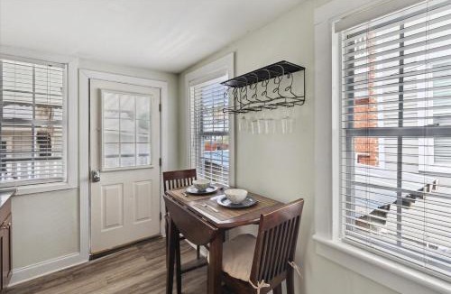 Beach Institute House | Fantastic Downtown Condo With Shared Pool!