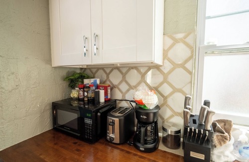 United Central Apartment | Fantastic Remodeled 1BR Close to the Beach