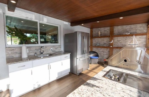Lake Worth Corridor Villa | Fantasy Resort OMG Pool Waterfall Spa Gym Fast WiFi Hosted by Relaxtay