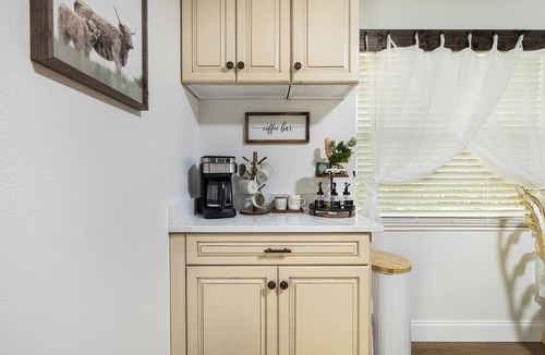 Alva House | Farm-ish Getaway 2-bedroom house in tranquil Alva surrounded by nature!