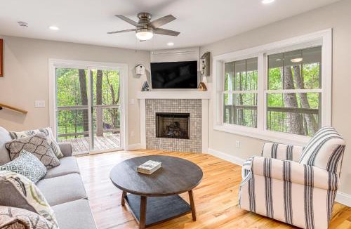 Hendersonville House | Farm On-Site: Mtn-View Cottage in Hendersonville!