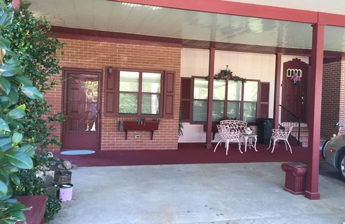 Live Oak House | Farm Stay 3 miles from Live Oak