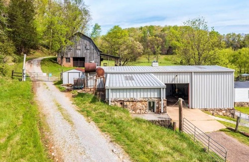 Wildwood House | Farm Stay w/pool - 15 Mins to Chattanooga- Tiny 2