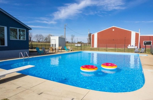 Rolla House | Farm View/Pool/FirePit/PS4/85"TV