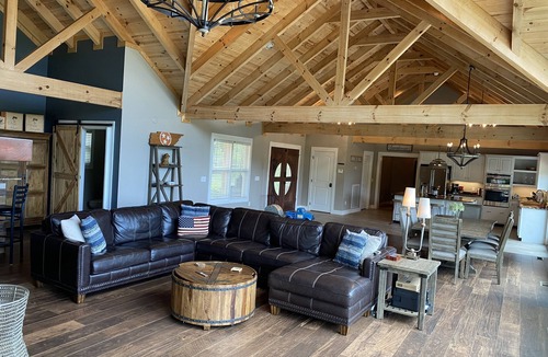 Tracy City Cabin | Farmhouse/Cabin