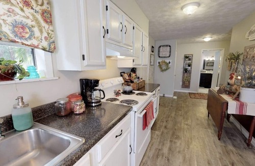 Madisonville Other | Farmhouse on 5 acres, many attractions and destinations close by.