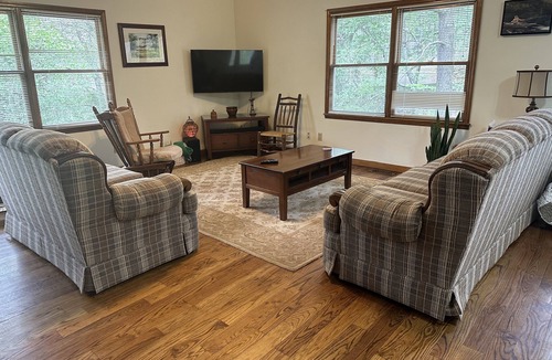 Cashes Valley House | Farmhouse retreat 2 Cottage on Golden Pond!