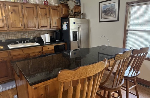 Cashes Valley House | Farmhouse retreat 2 Cottage on Golden Pond!