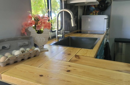 Diplomat House | Farmstay cozy camper. 10 min to downtown. 20 miles to Sanibel. 30 min to airport