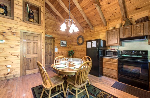 Gatlinburg - Pigeon Forge Cabin | Fawn Cabin by Jackson Mountain Rentals