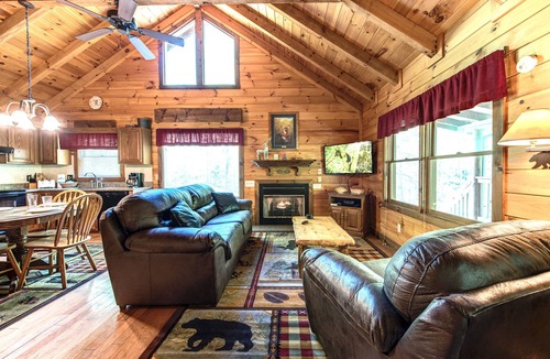 Gatlinburg - Pigeon Forge Cabin | Fawn Cabin by Jackson Mountain Rentals