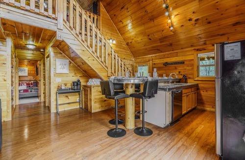 Sevierville Apartment | February Specials 3br-hot Tub-pet Friendly