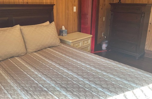 Williston House | Feel at home in comfortable Williston Historic Hm close to everything you need.
