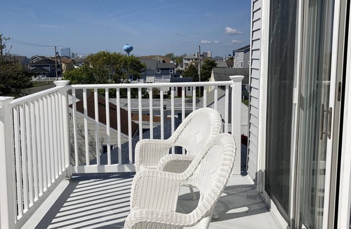 Brigantine House | Feel the Beach Vibes-1 Block to Beach All New Updates throughout!
